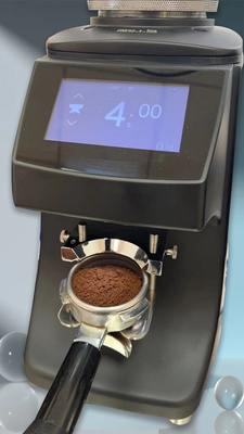 La amoladora de café eléctrica Coffee Mill Machine remueve las rebabas completamente negro de la máquina de pulir